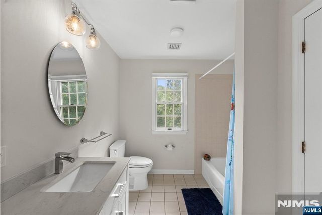 8 Ashland Street, Caldwell, NJ 07006