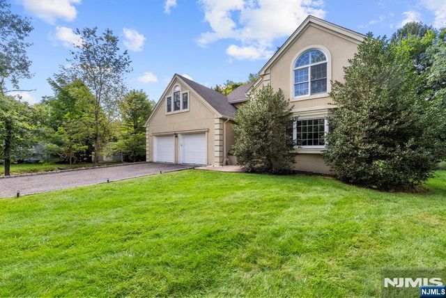 8 Ashland Street, Caldwell, NJ 07006