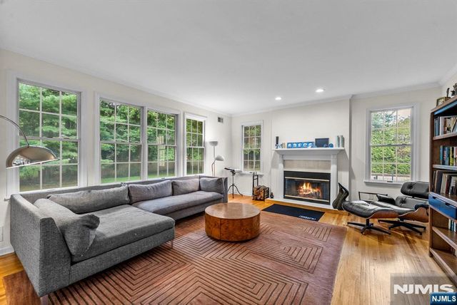 8 Ashland Street, Caldwell, NJ 07006