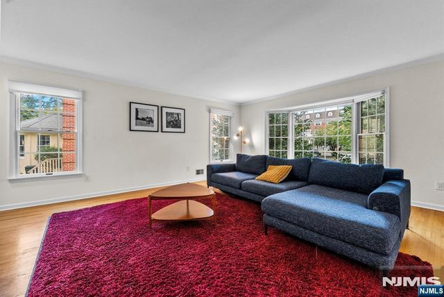 8 Ashland Street, Caldwell, NJ 07006
