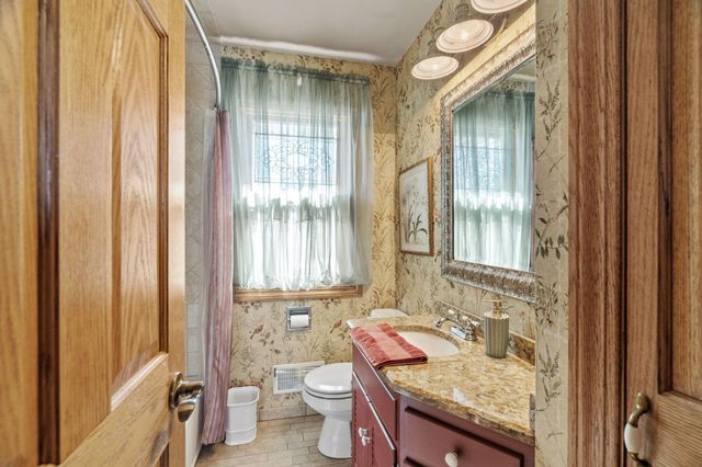 2476 Tierney Avenue E, North Saint Paul, MN 55109