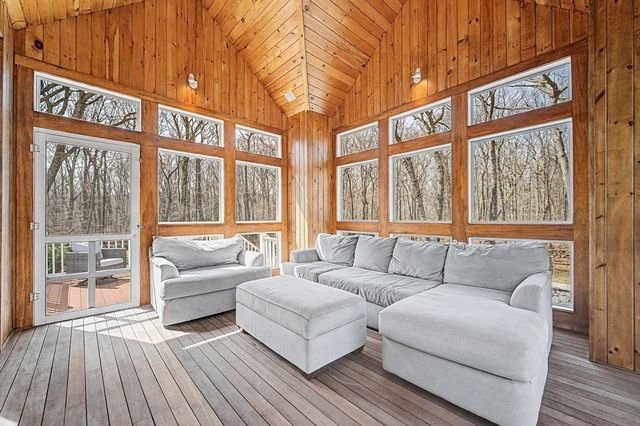 7 S Barn Rd, Hopkinton, MA 01748