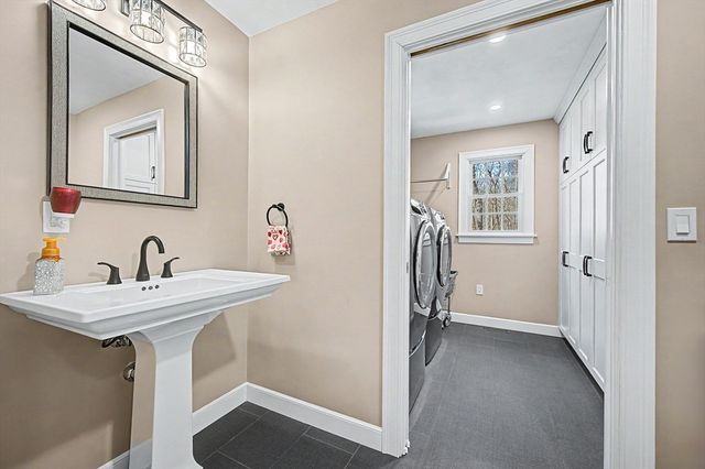 7 S Barn Rd, Hopkinton, MA 01748