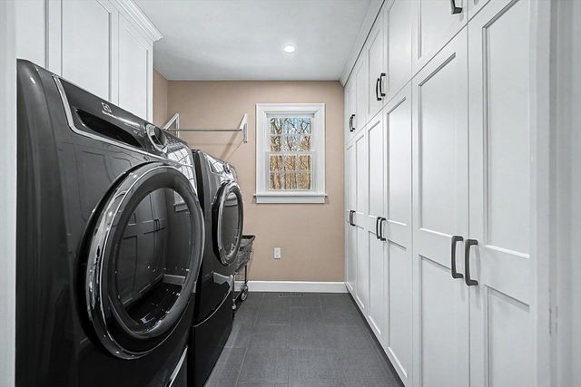 7 S Barn Rd, Hopkinton, MA 01748