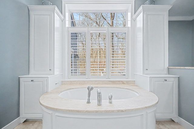 7 S Barn Rd, Hopkinton, MA 01748