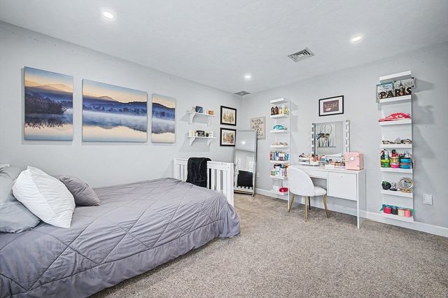 7 S Barn Rd, Hopkinton, MA 01748