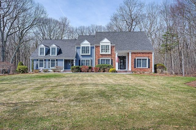 7 S Barn Rd, Hopkinton, MA 01748