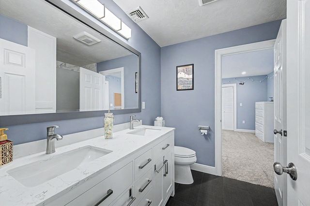 7 S Barn Rd, Hopkinton, MA 01748