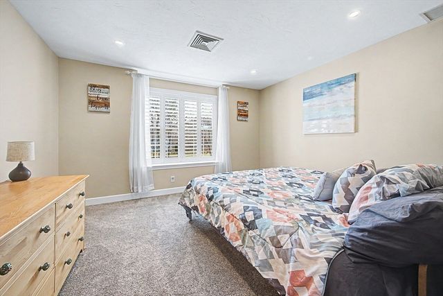 7 S Barn Rd, Hopkinton, MA 01748