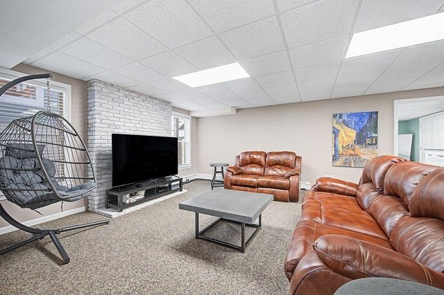 7 S Barn Rd, Hopkinton, MA 01748