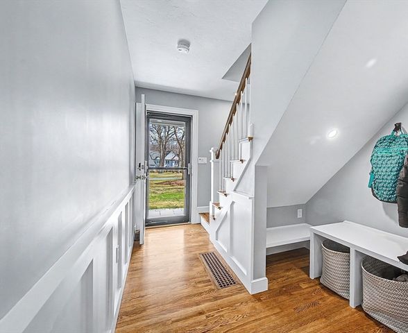 7 S Barn Rd, Hopkinton, MA 01748