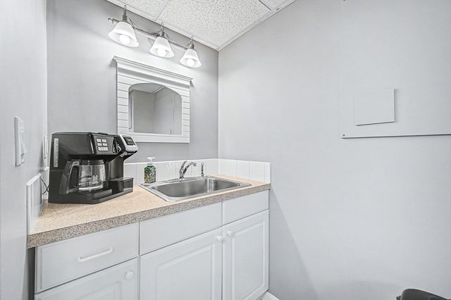 7 S Barn Rd, Hopkinton, MA 01748