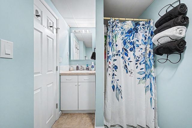 7 S Barn Rd, Hopkinton, MA 01748