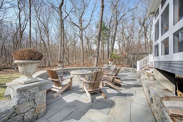 7 S Barn Rd, Hopkinton, MA 01748