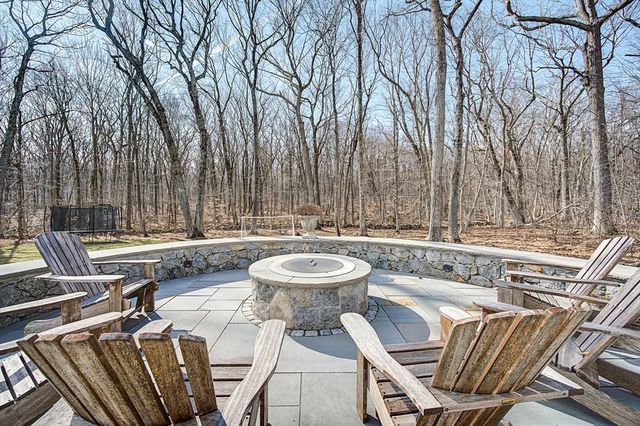 7 S Barn Rd, Hopkinton, MA 01748