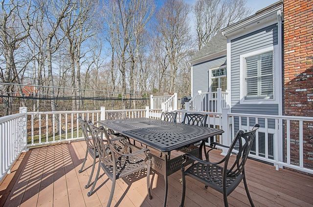 7 S Barn Rd, Hopkinton, MA 01748