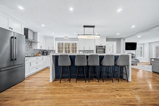 7 S Barn Rd, Hopkinton, MA 01748