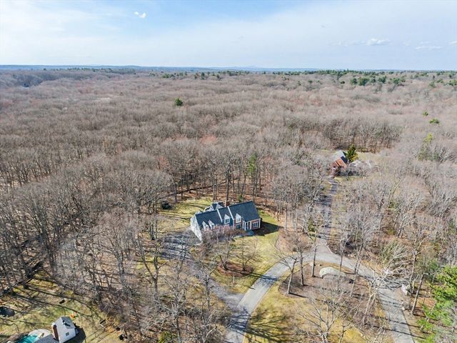 7 S Barn Rd, Hopkinton, MA 01748