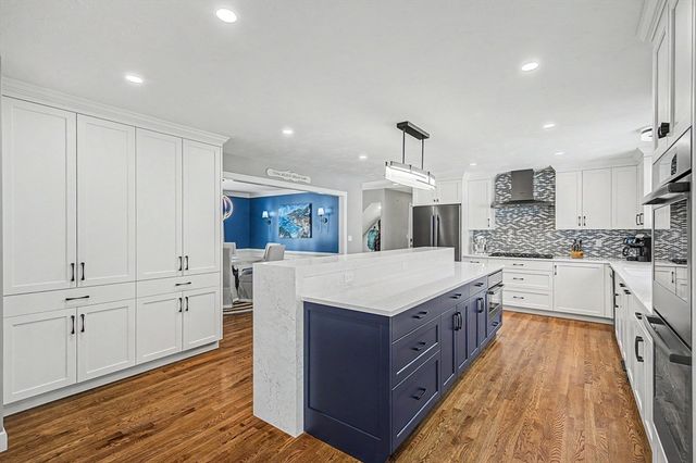 7 S Barn Rd, Hopkinton, MA 01748