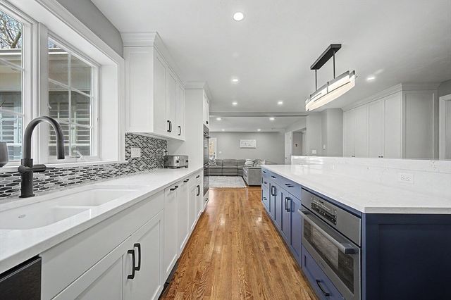 7 S Barn Rd, Hopkinton, MA 01748