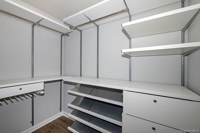 2005 Dolphin Lane 2005, Holbrook, NY 11741