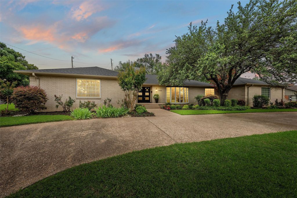 5925 Mount Rockwood Circle, Waco, TX 76710