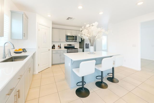 1775 Tomaso Ct, Los Banos, CA 93635