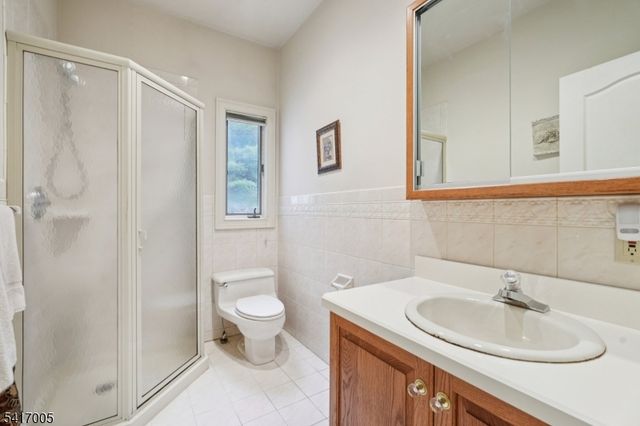 111 Chopin Dr, Wayne Twp., NJ 07470