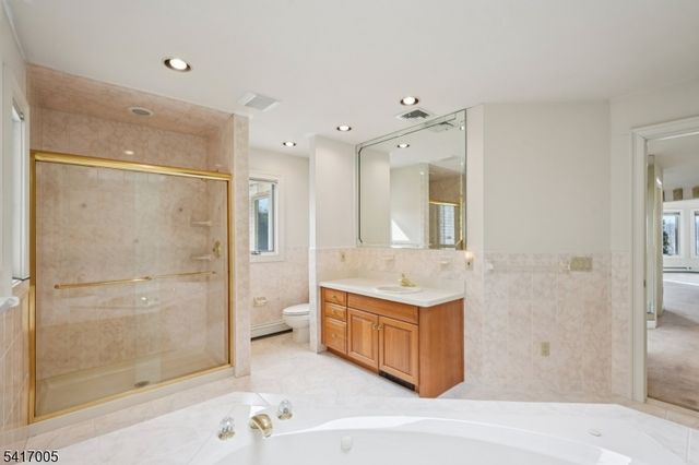 111 Chopin Dr, Wayne Twp., NJ 07470