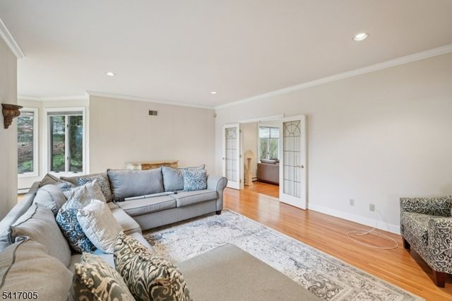 111 Chopin Dr, Wayne Twp., NJ 07470