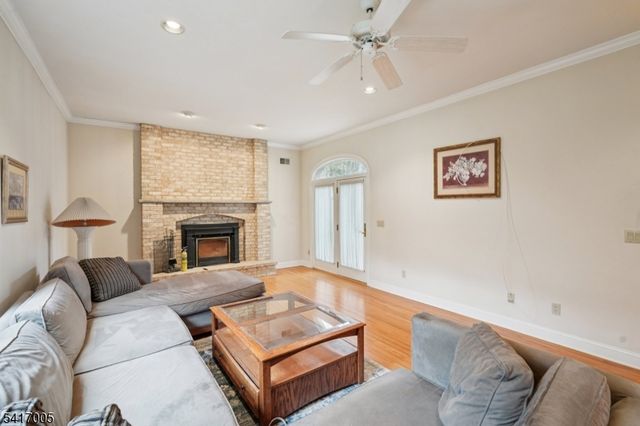 111 Chopin Dr, Wayne Twp., NJ 07470