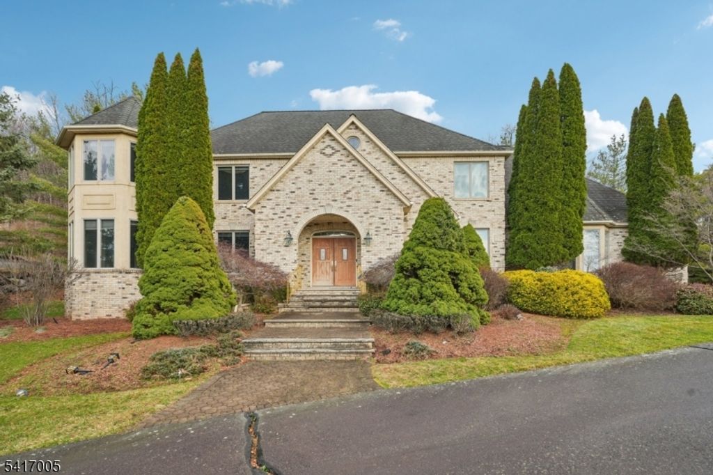 111 Chopin Dr, Wayne Twp., NJ 07470