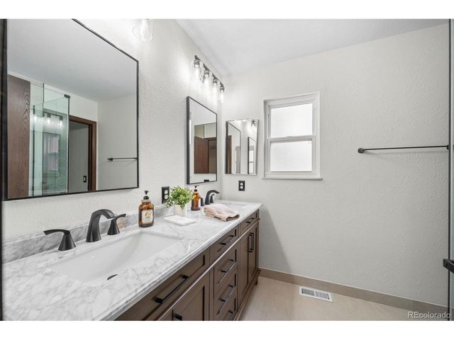 3702 S Mission Pkwy, Aurora, CO 80013