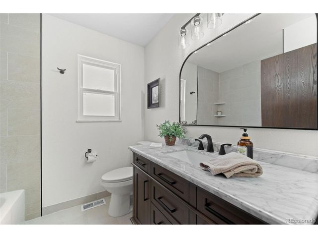 3702 S Mission Pkwy, Aurora, CO 80013