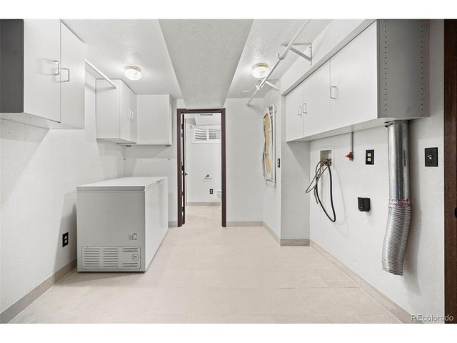 3702 S Mission Pkwy, Aurora, CO 80013