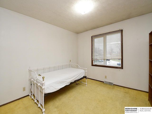 3203 Lynnwood Drive, Bellevue, NE 68123