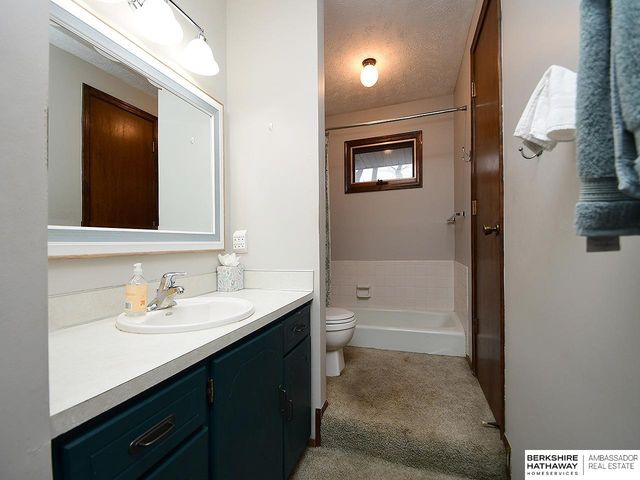 3203 Lynnwood Drive, Bellevue, NE 68123