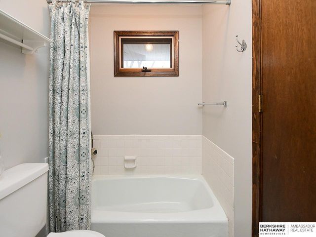 3203 Lynnwood Drive, Bellevue, NE 68123