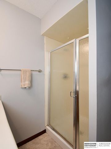 3203 Lynnwood Drive, Bellevue, NE 68123