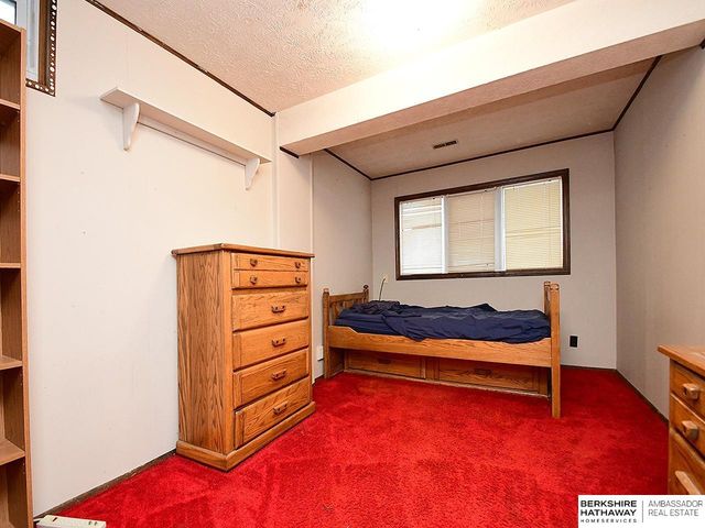 3203 Lynnwood Drive, Bellevue, NE 68123