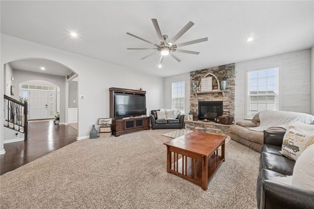 4018 Overview Dr, Cecil, PA 15317