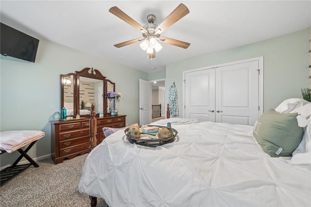 4018 Overview Dr, Cecil, PA 15317