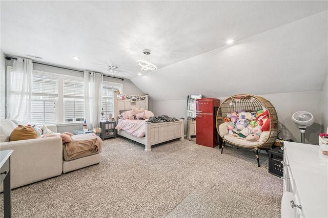 4018 Overview Dr, Cecil, PA 15317