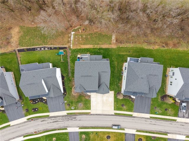 4018 Overview Dr, Cecil, PA 15317