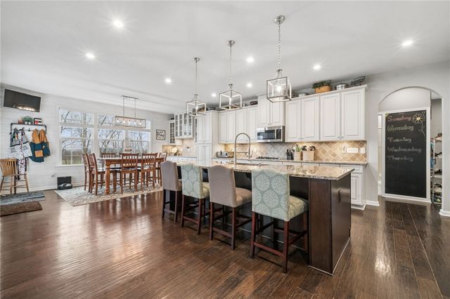 4018 Overview Dr, Cecil, PA 15317