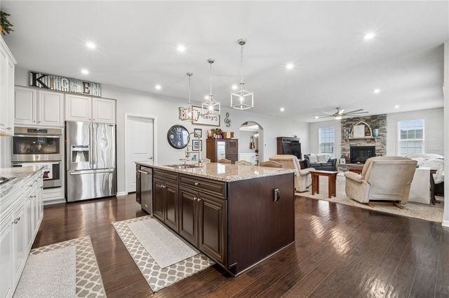 4018 Overview Dr, Cecil, PA 15317