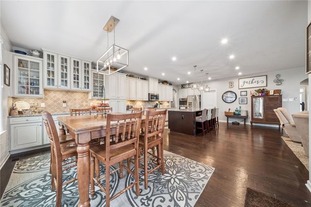 4018 Overview Dr, Cecil, PA 15317