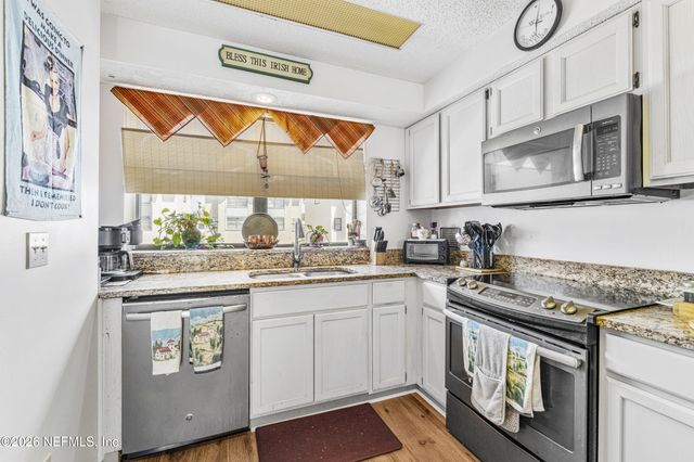 2272 2ND Street S, Jacksonville Beach, FL 32250