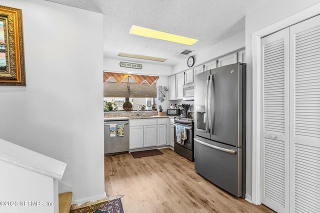 2272 2ND Street S, Jacksonville Beach, FL 32250