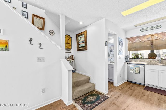 2272 2ND Street S, Jacksonville Beach, FL 32250